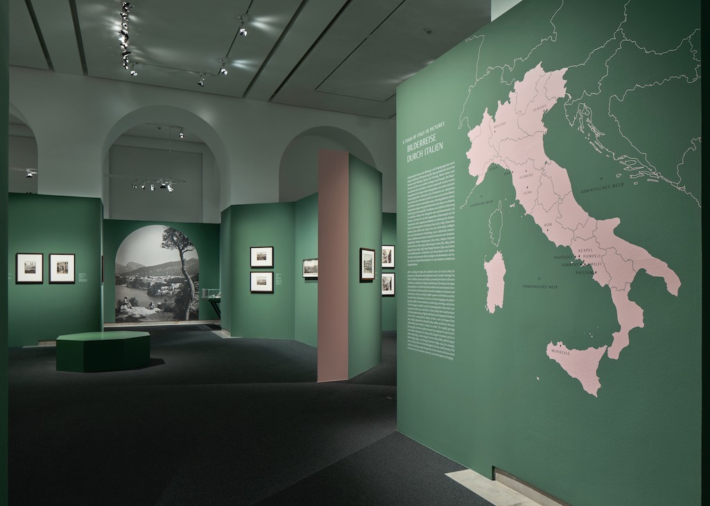 Ausstellungsansicht Eine fotografische Rundreise durch Italien. Ansicht der Ausstellung Italien vor Augen